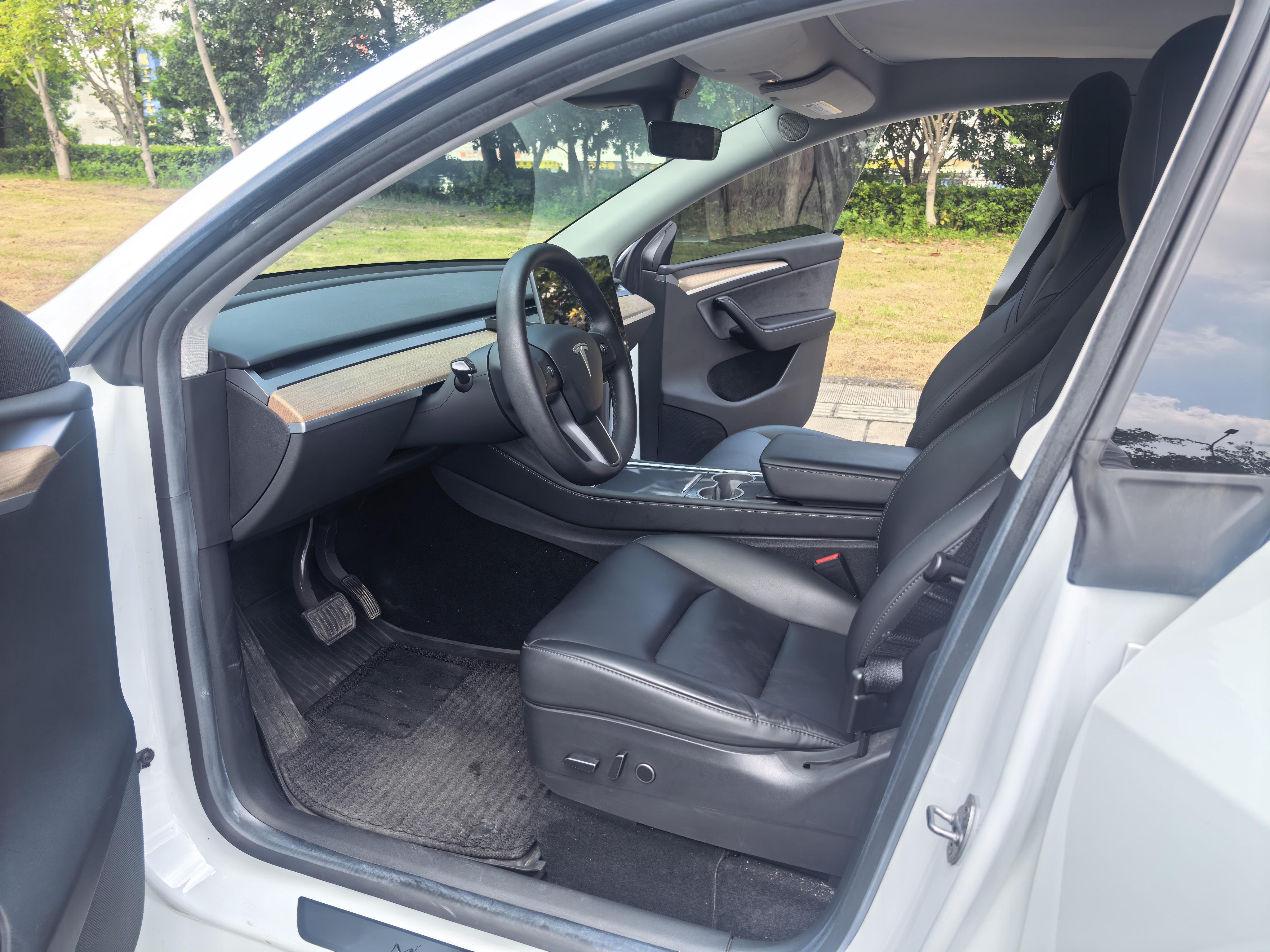 Tesla Model Y 2022 thumb 8
