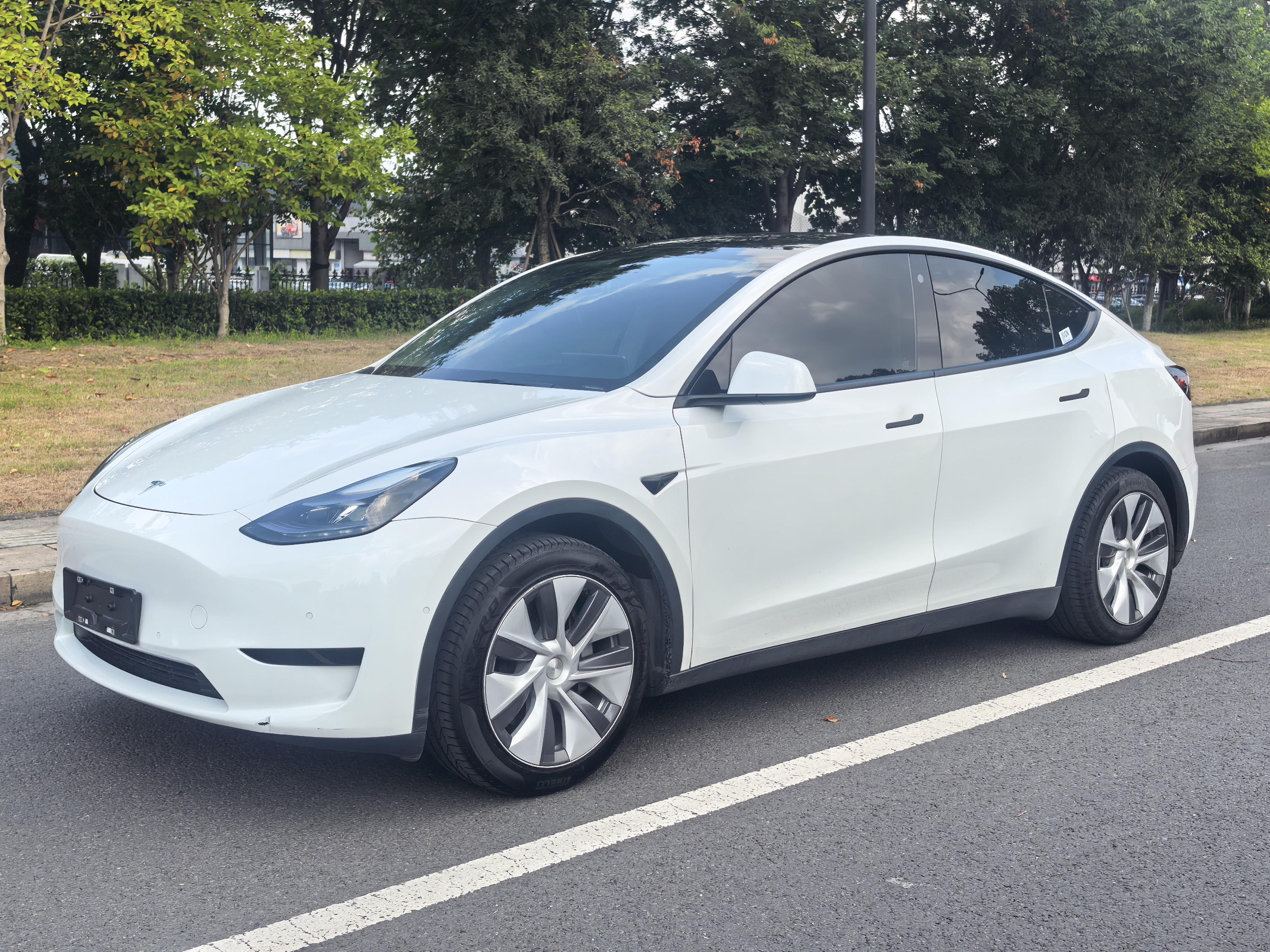 Tesla Model Y 2022 thumb 12