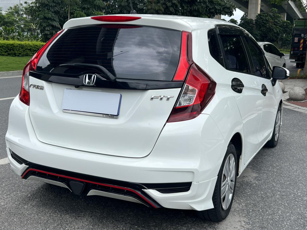 Honda Fit Shuttle 2018 thumb 4