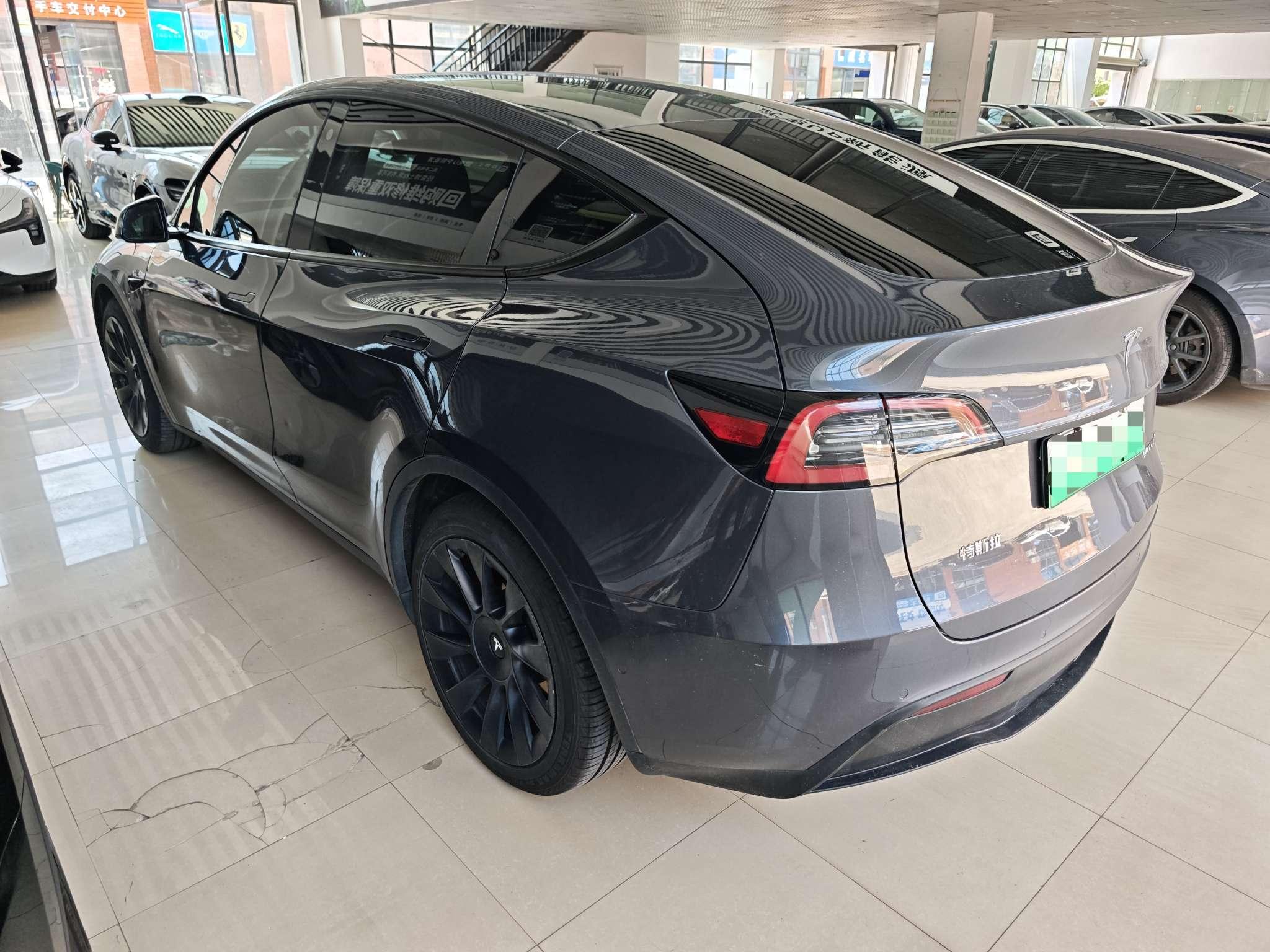Tesla Model Y 2021 thumb 2