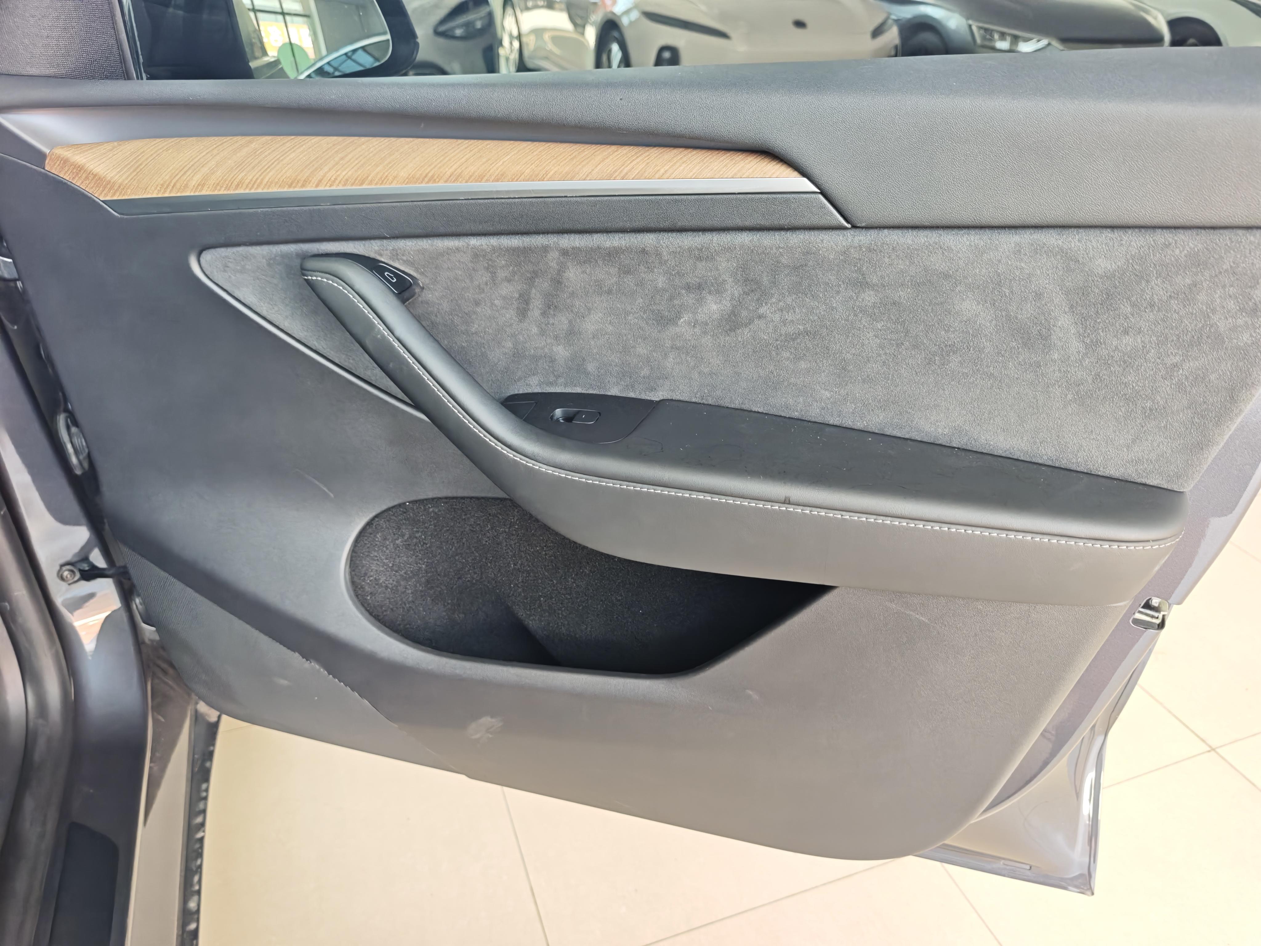 Tesla Model Y 2021 thumb 9
