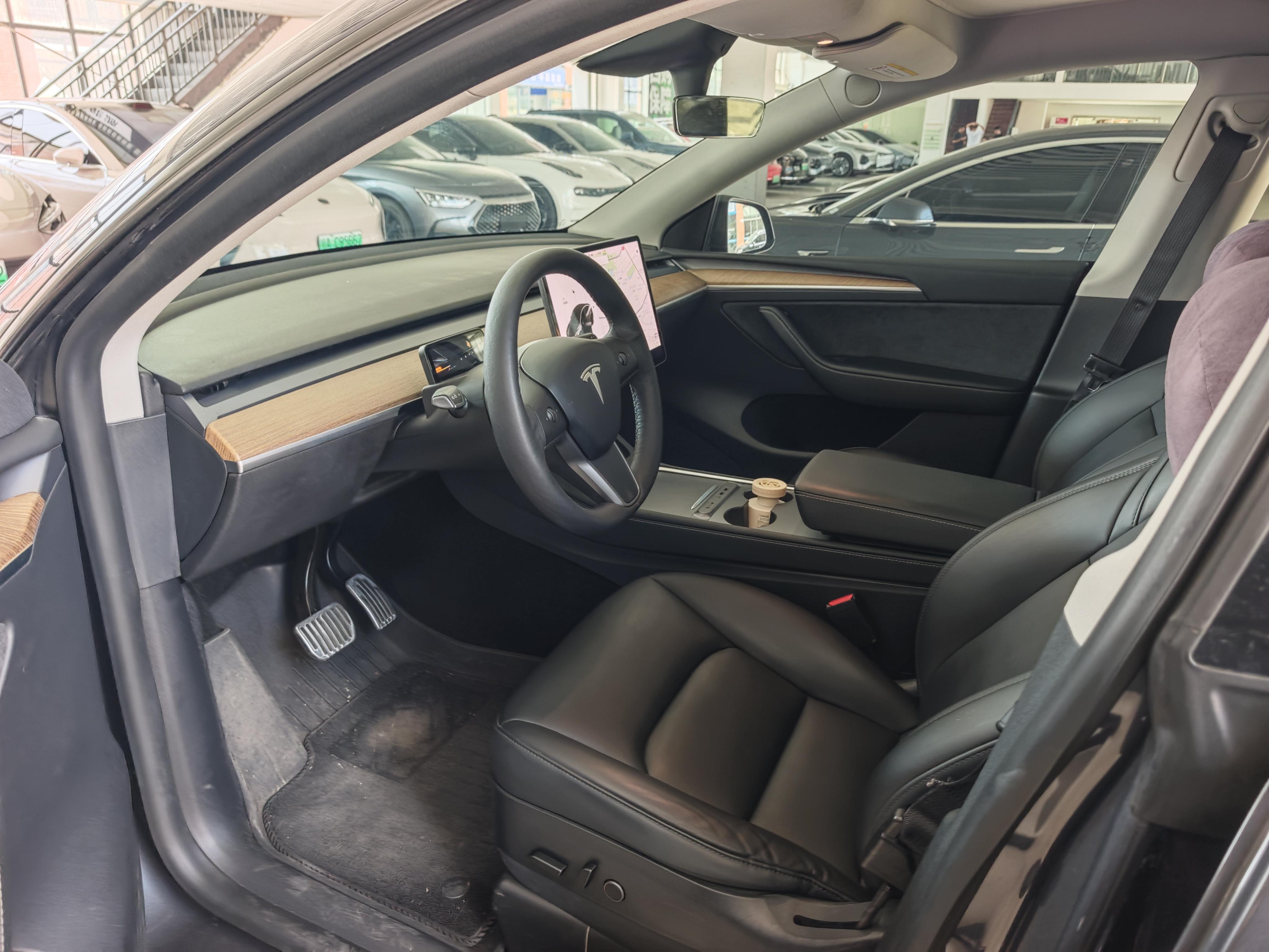 Tesla Model Y 2021 thumb 12