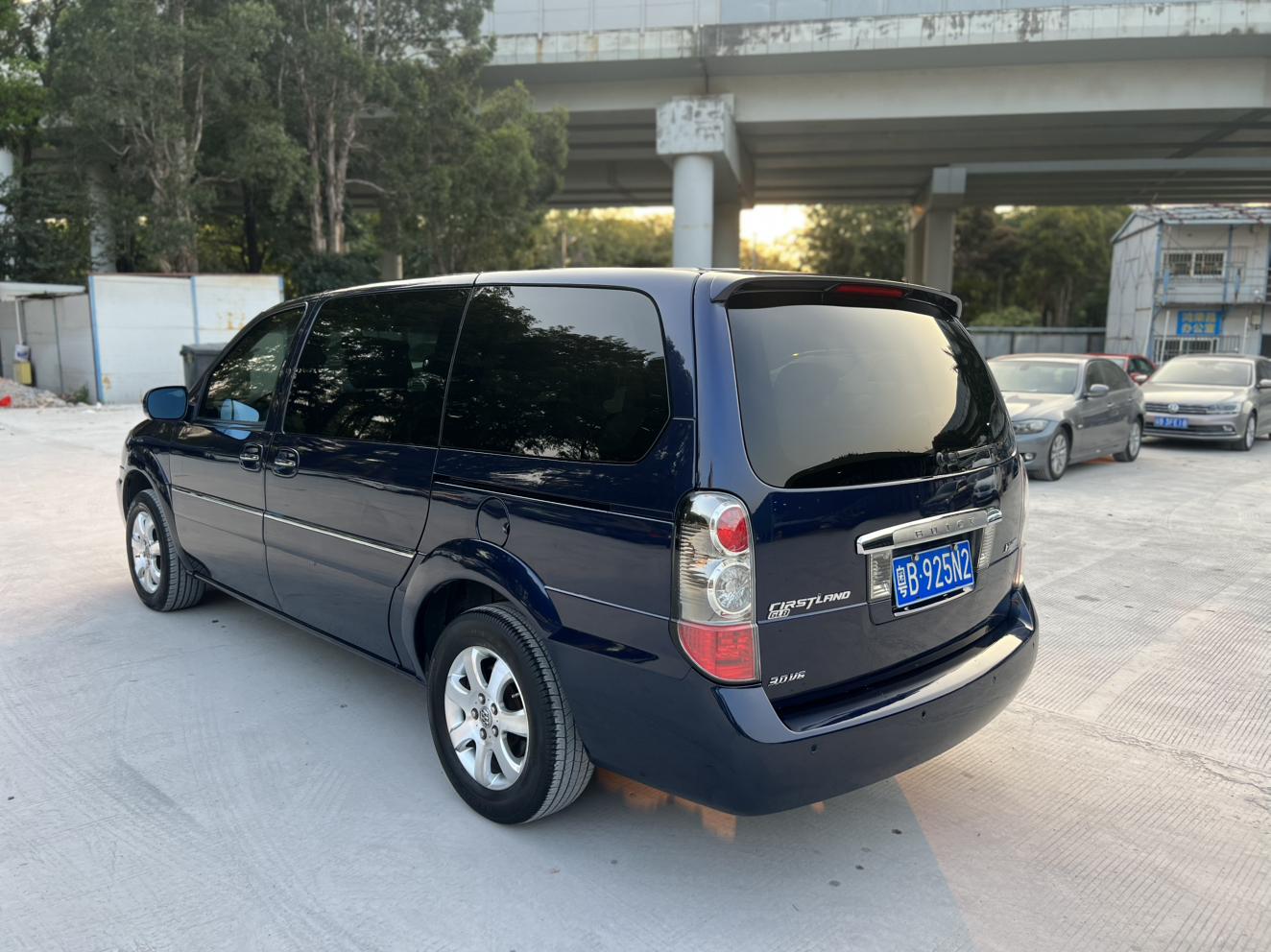 Buick GL8 2008 thumb 2