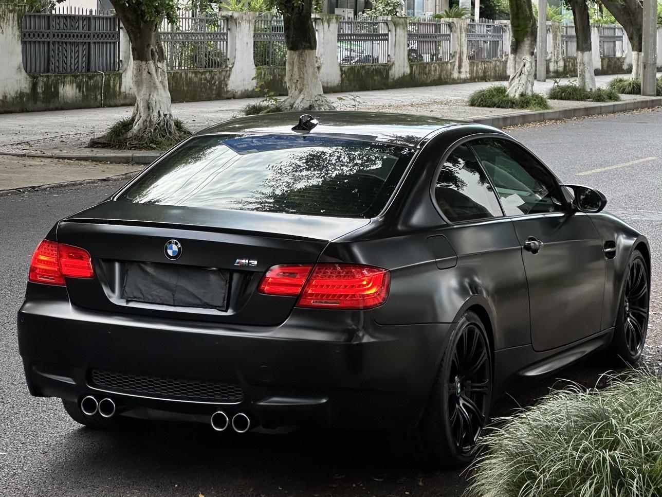 BMW M3 2011 thumb 3