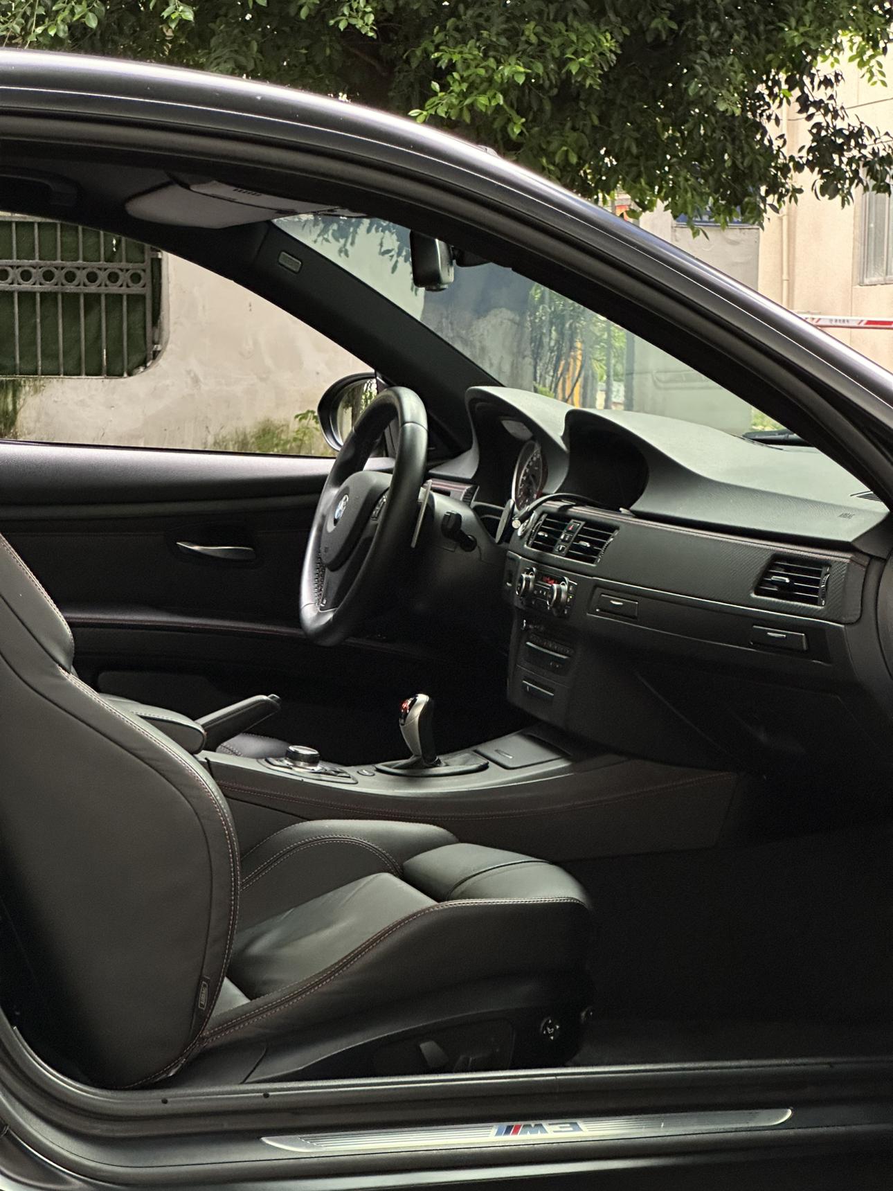 BMW M3 2011 thumb 5