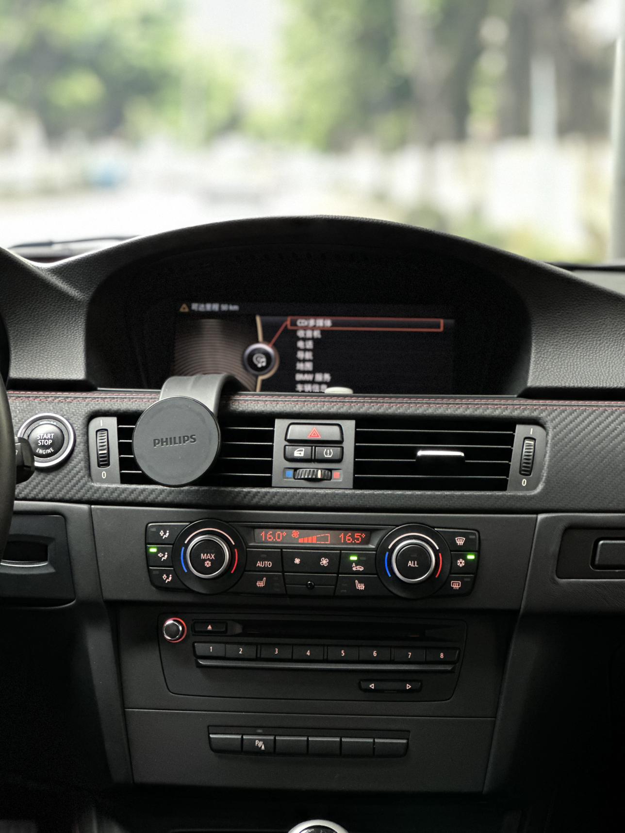 BMW M3 2011 thumb 8