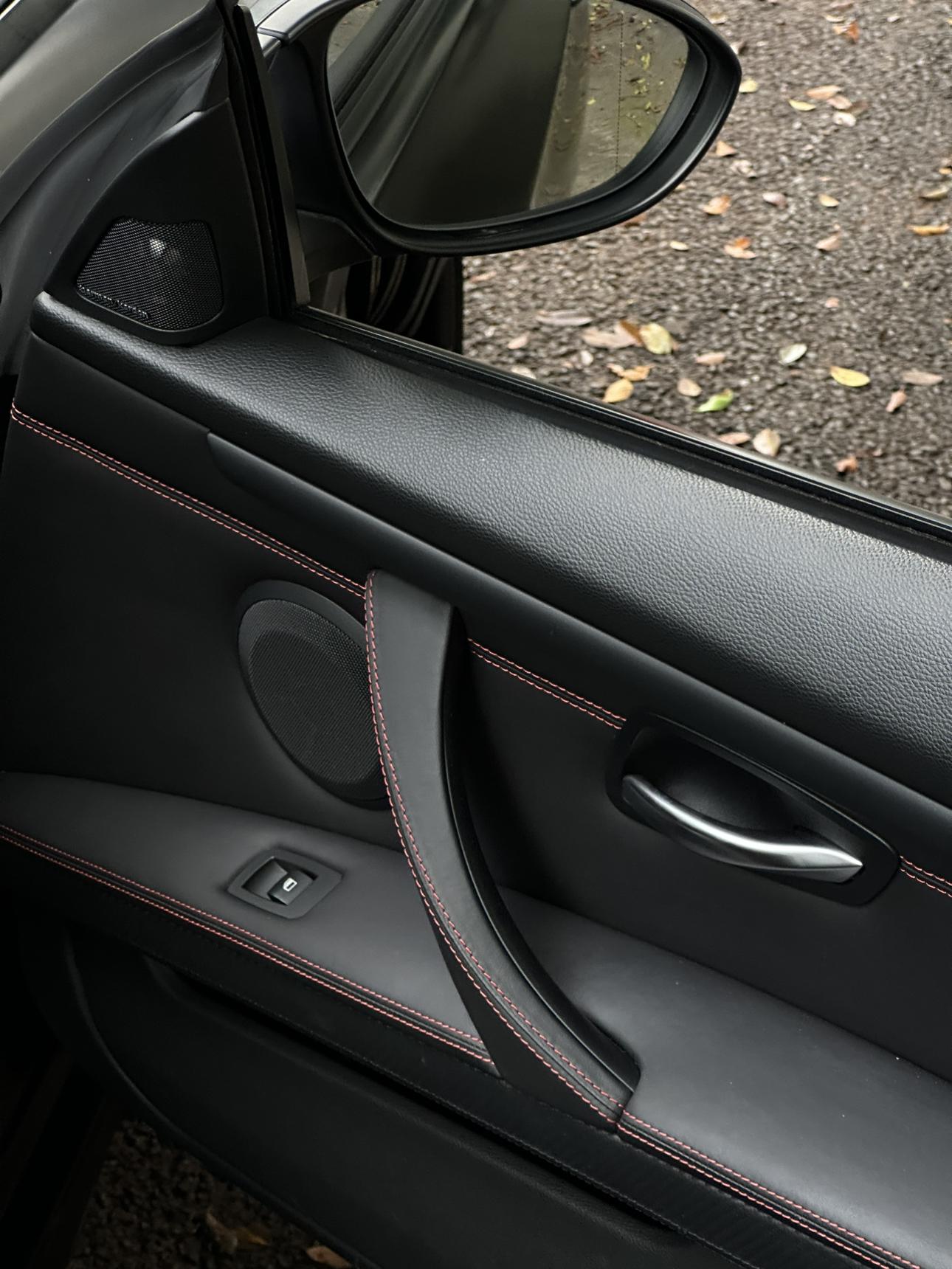 BMW M3 2011 thumb 9