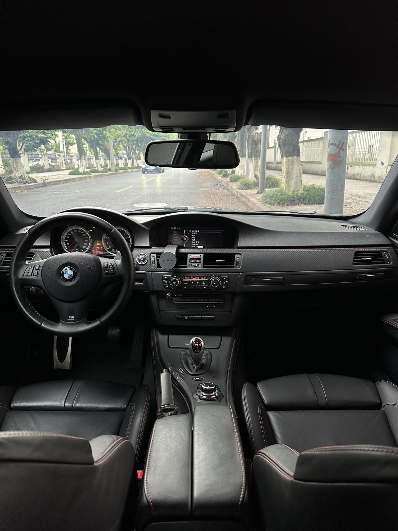 BMW M3 2011 thumb 10