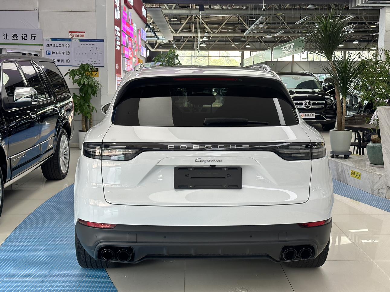 Porsche Cayenne 2022 thumb 2