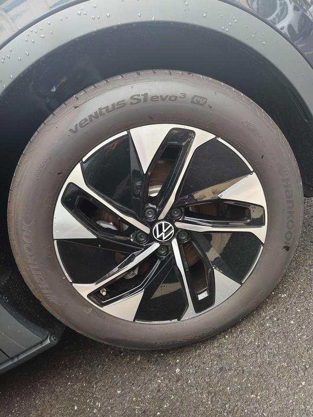 Volkswagen ID.4 2025 thumb 3