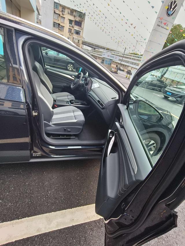 Volkswagen ID.4 2025 thumb 4