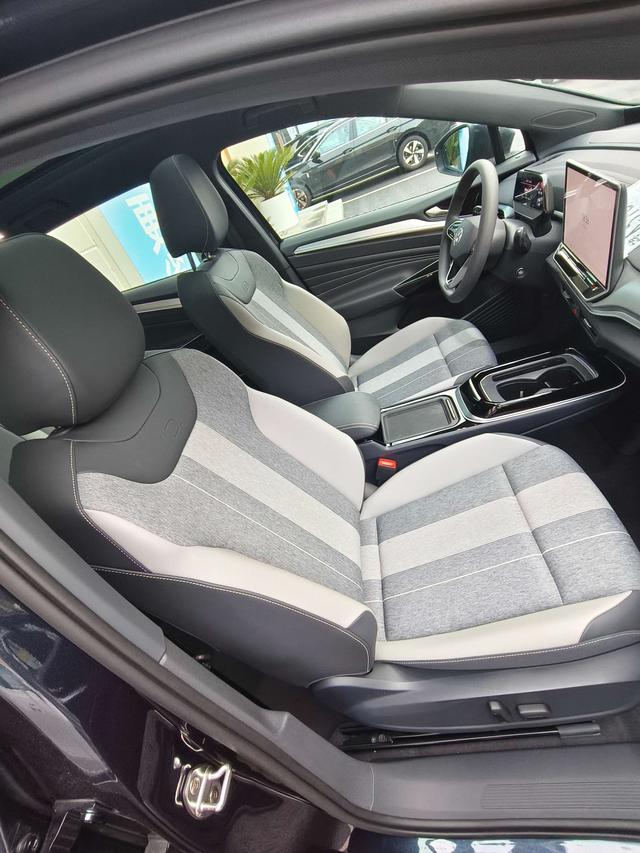 Volkswagen ID.4 2025 thumb 11