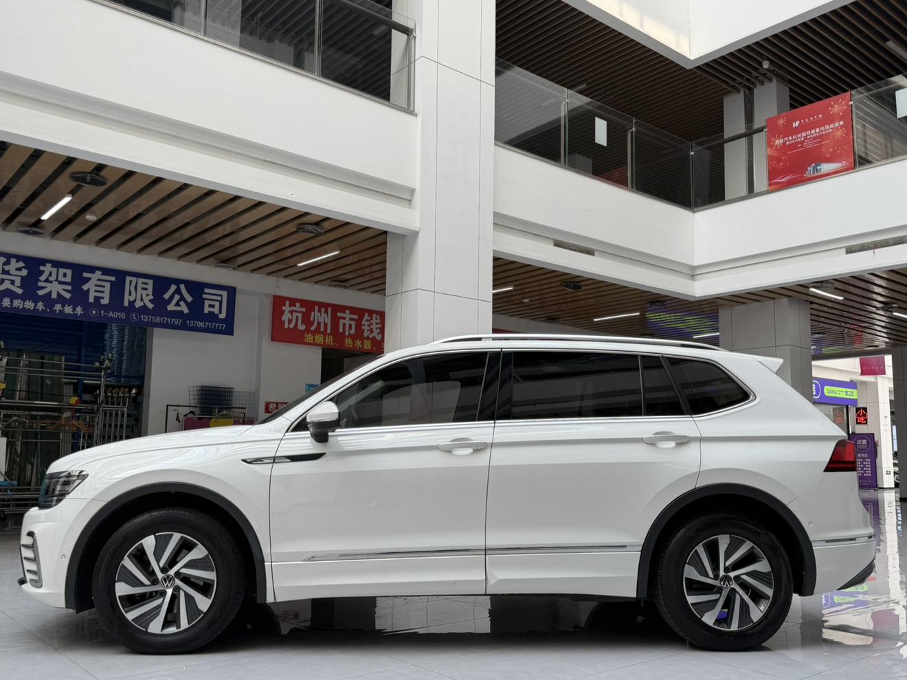Volkswagen Tiguan 2021 thumb 2