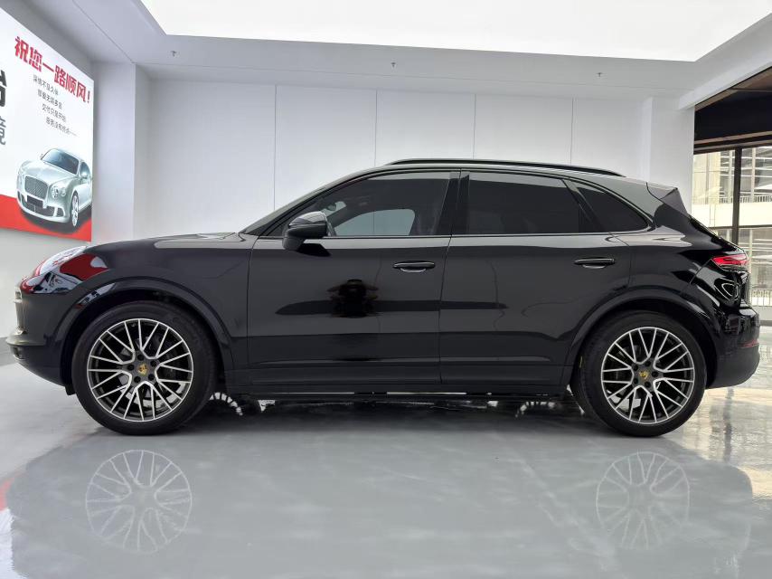 Porsche Cayenne 2022 thumb 2