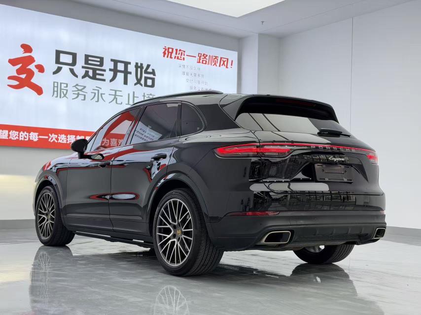 Porsche Cayenne 2022 thumb 3
