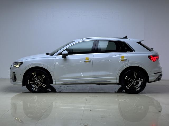 Audi Q3 2021 thumb 2
