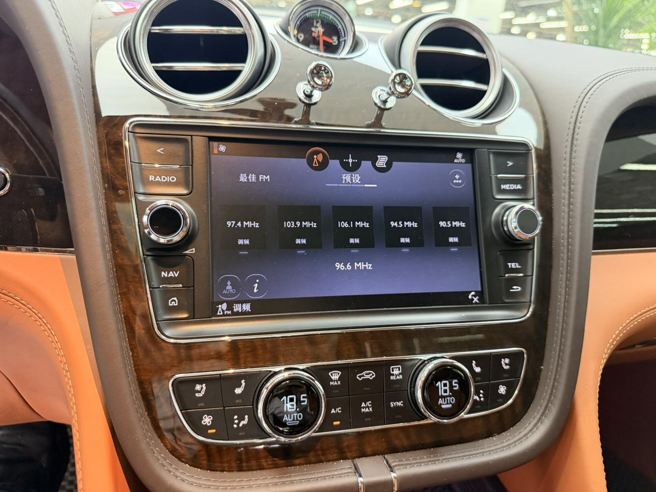 Bentley Tian Yue 2018 thumb 5