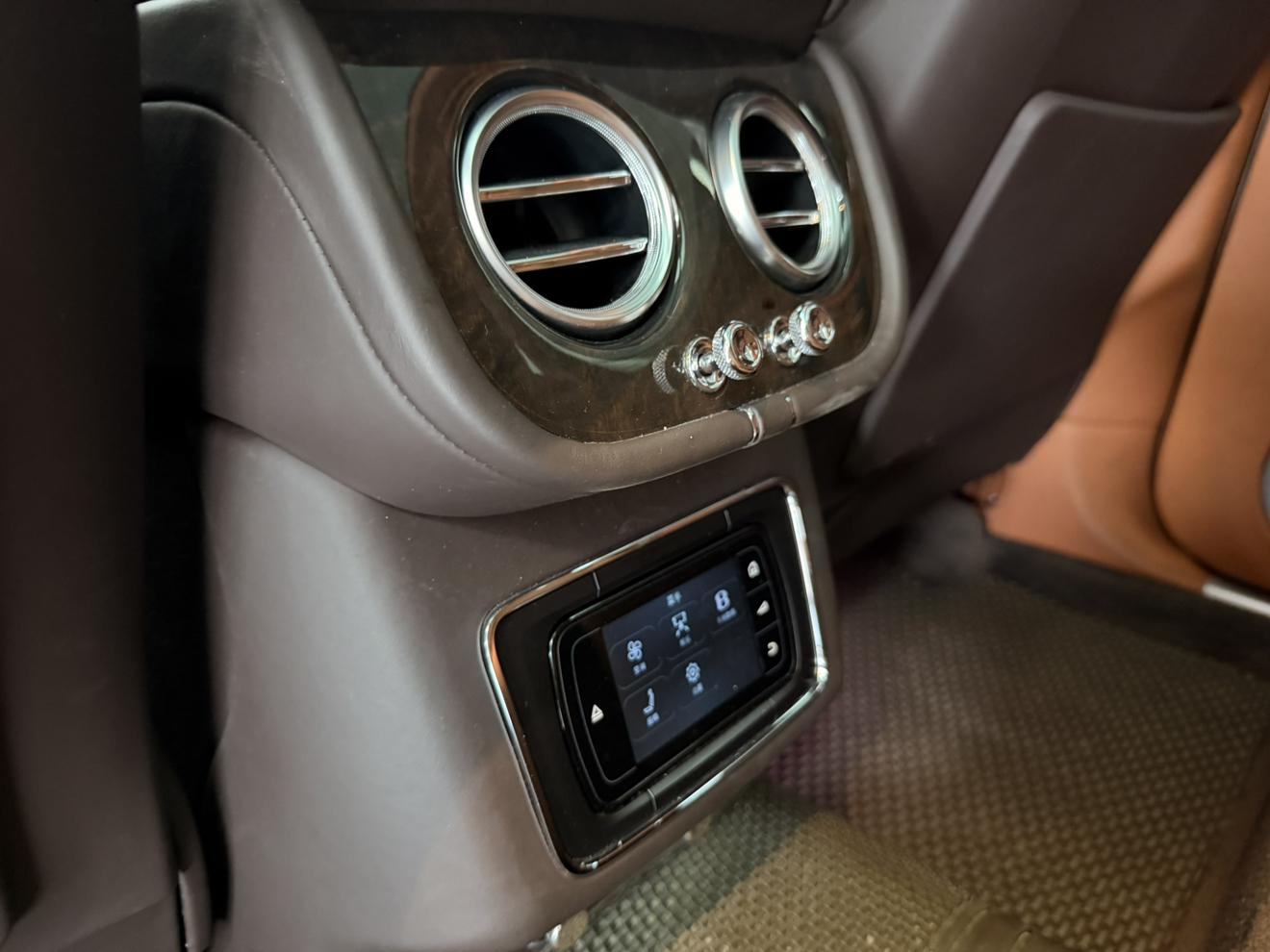 Bentley Tian Yue 2018 thumb 7