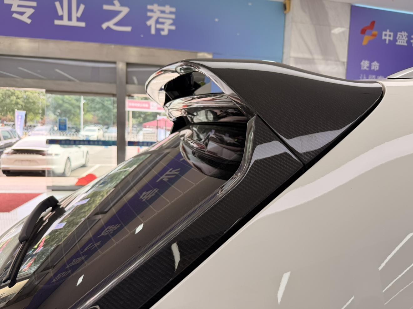 Bentley Tian Yue 2018 thumb 10