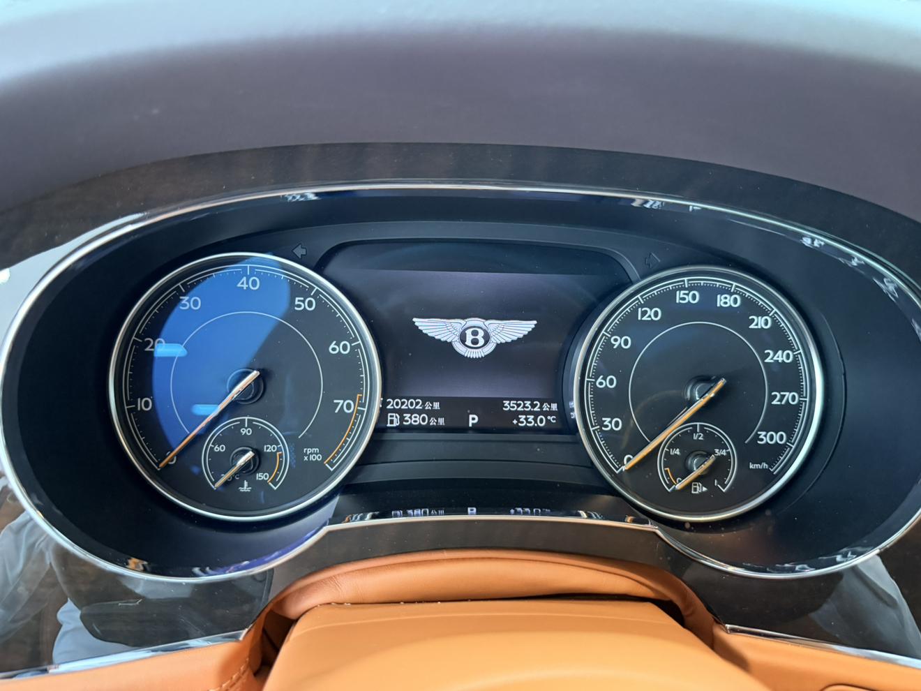 Bentley Tian Yue 2018 thumb 11