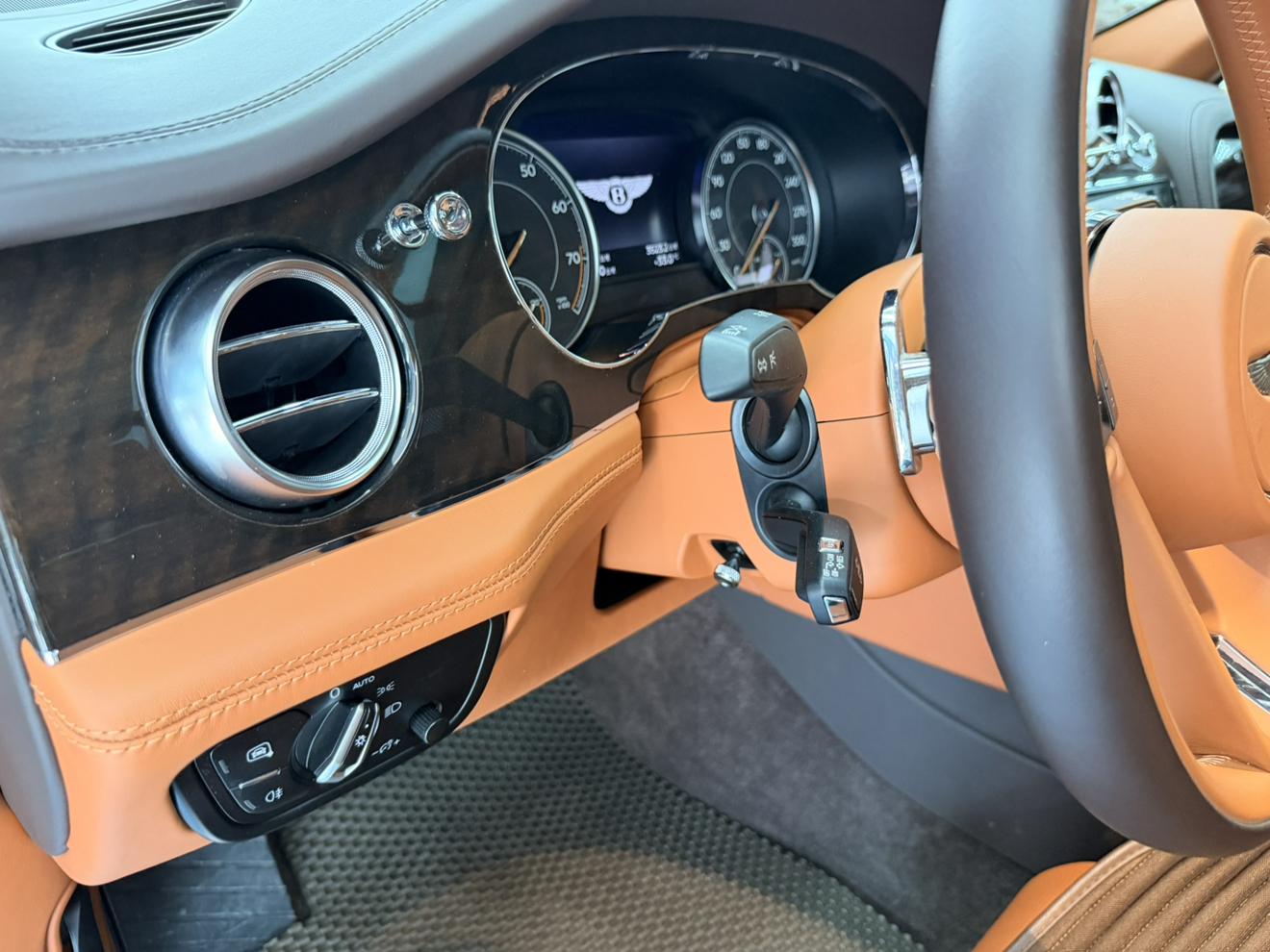 Bentley Tian Yue 2018 thumb 12
