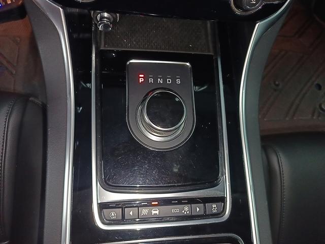 Jaguar XEL 2019 thumb 3