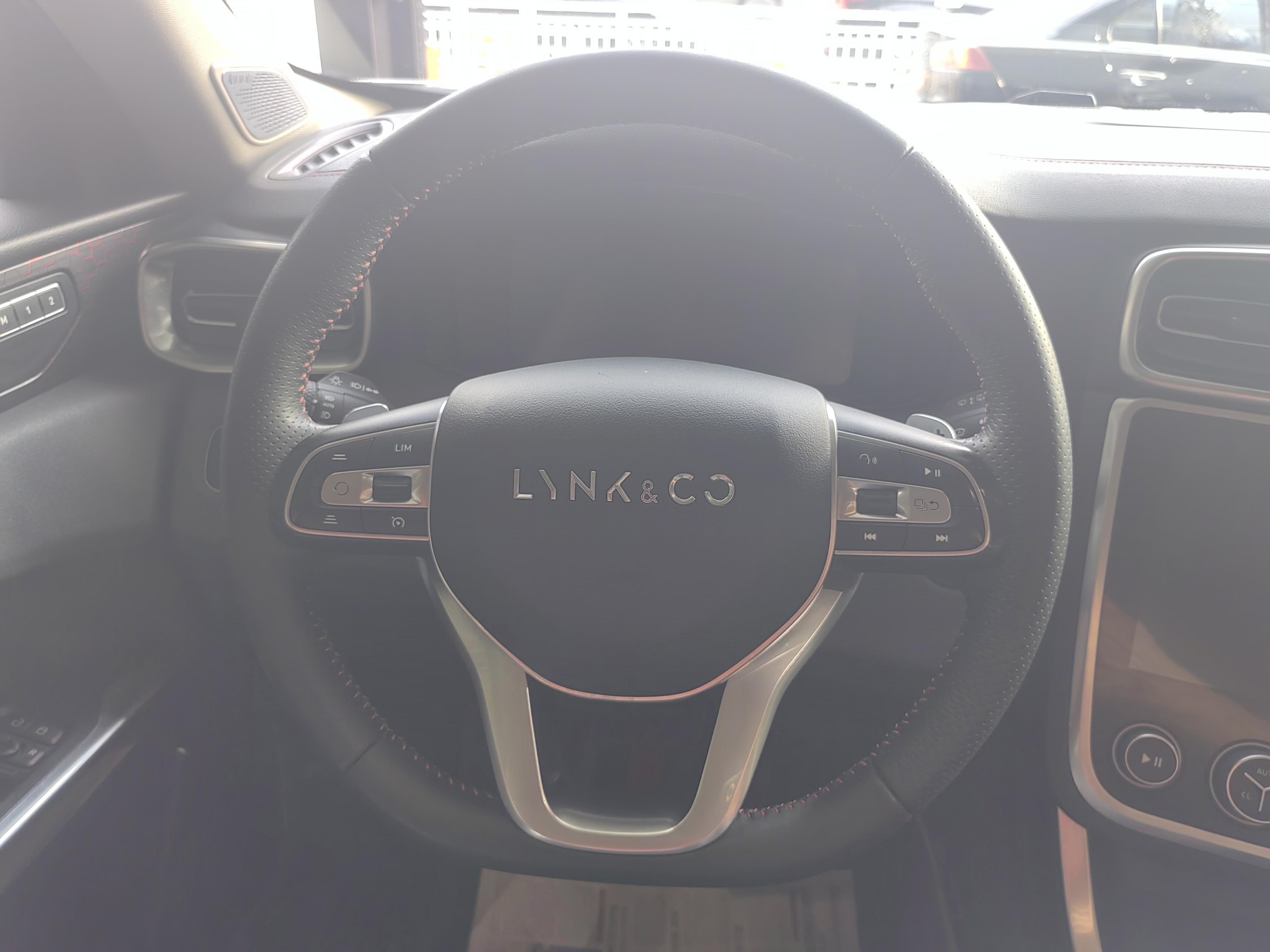 Lynk & Co 01 2017 thumb 7