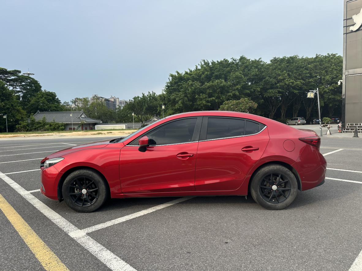 Mazda 3 2017 thumb 2
