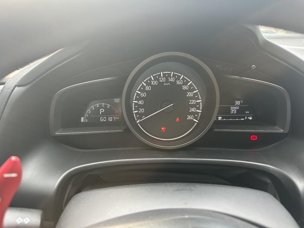 Mazda 3 2017 thumb 8