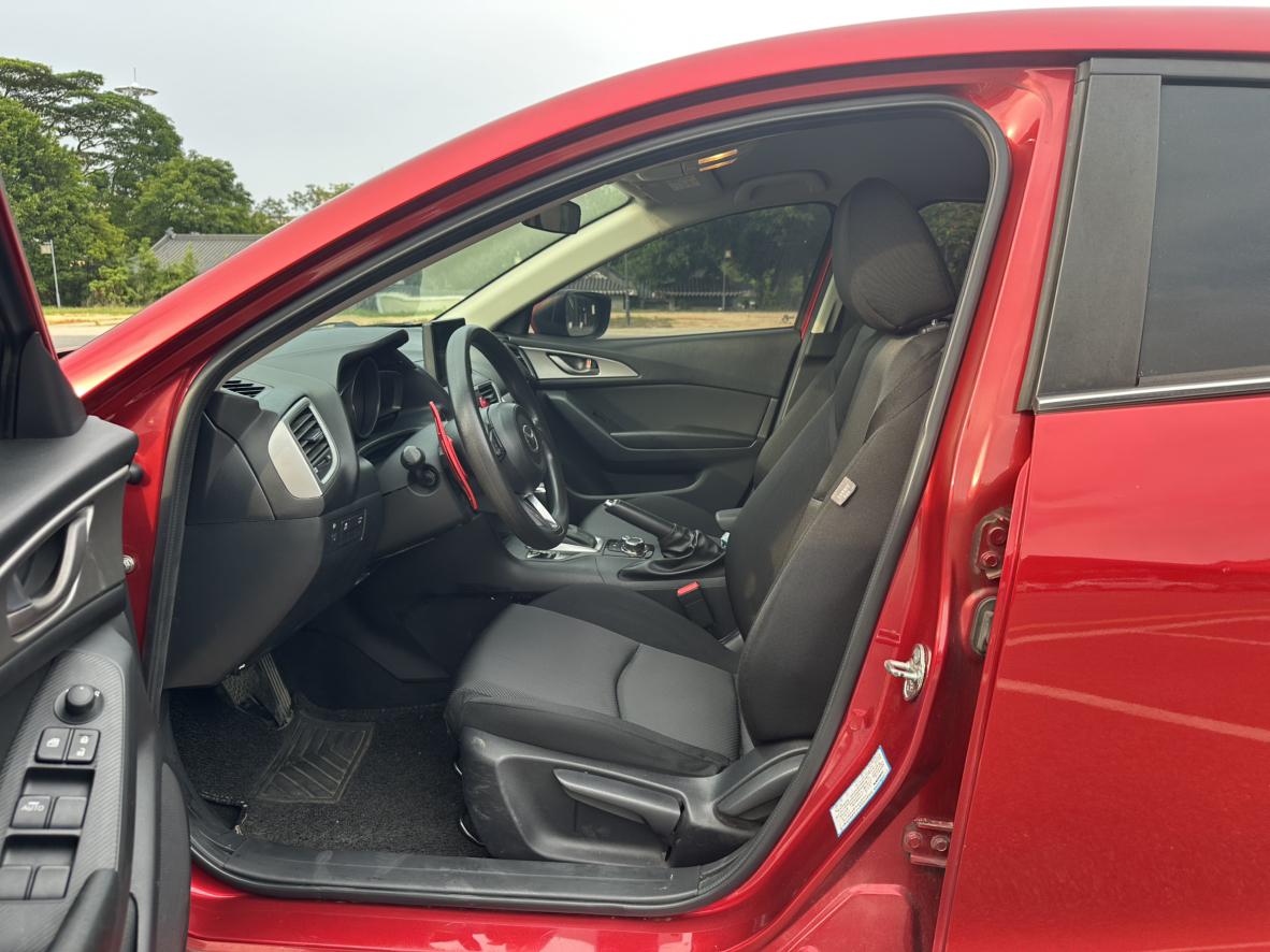 Mazda 3 2017 thumb 9