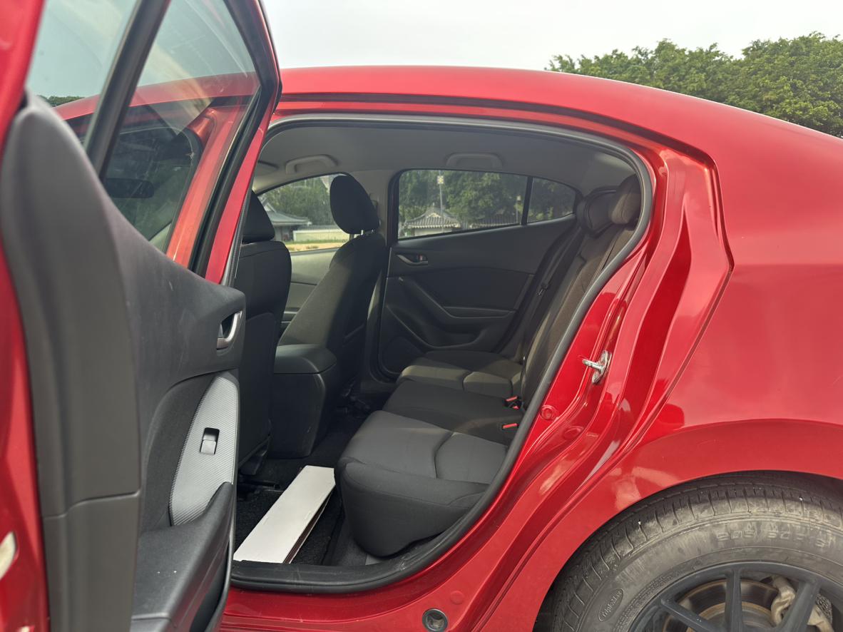 Mazda 3 2017 thumb 10