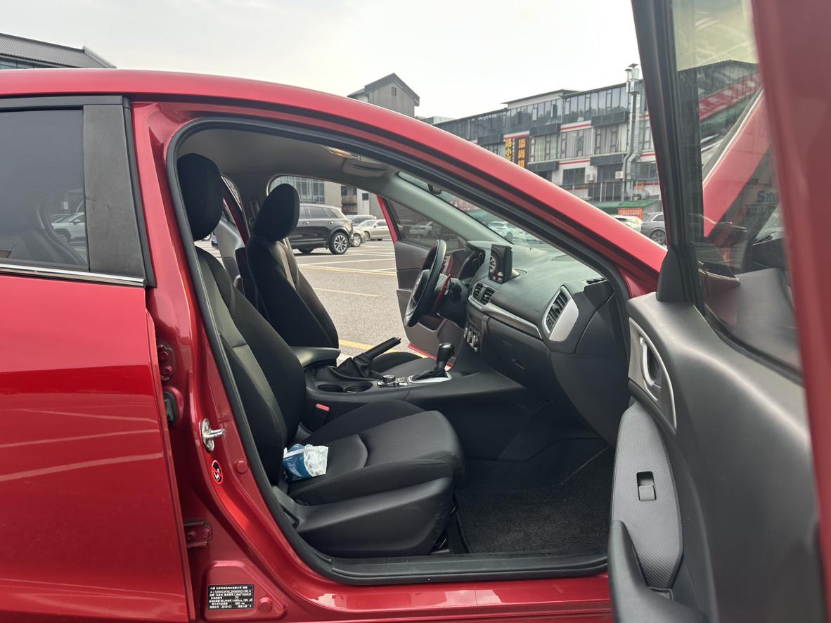Mazda 3 2017 thumb 11