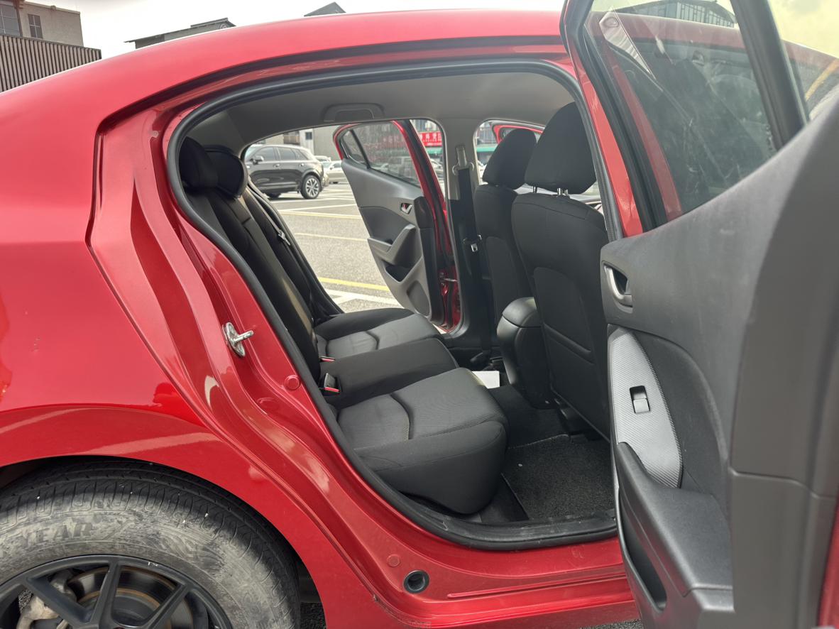 Mazda 3 2017 thumb 12