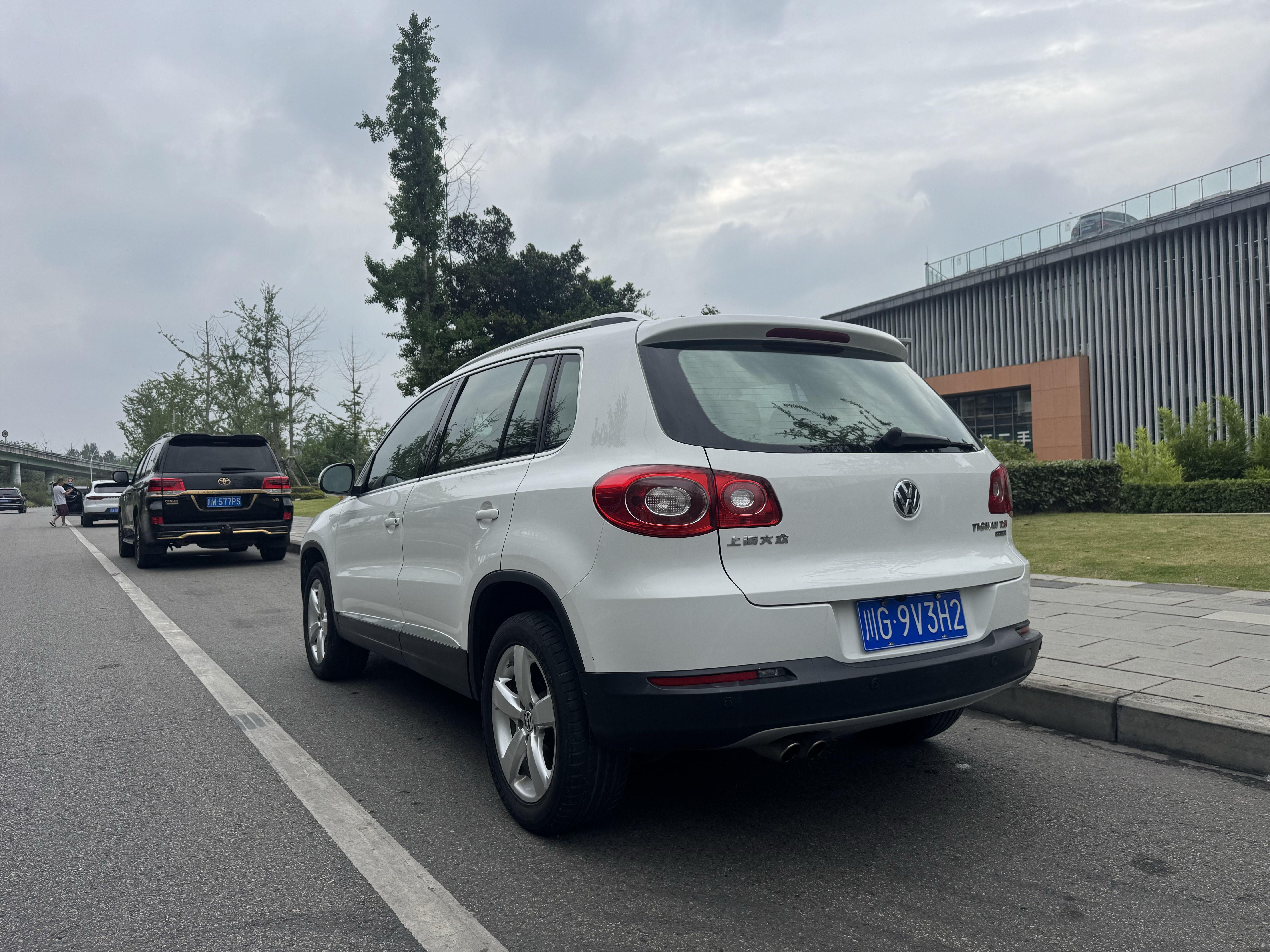 Volkswagen Tiguan 2012 thumb 2