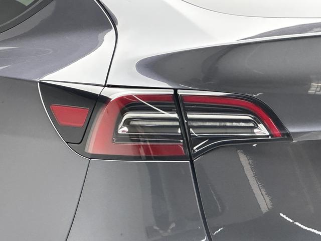 Tesla Model Y 2021 thumb 11
