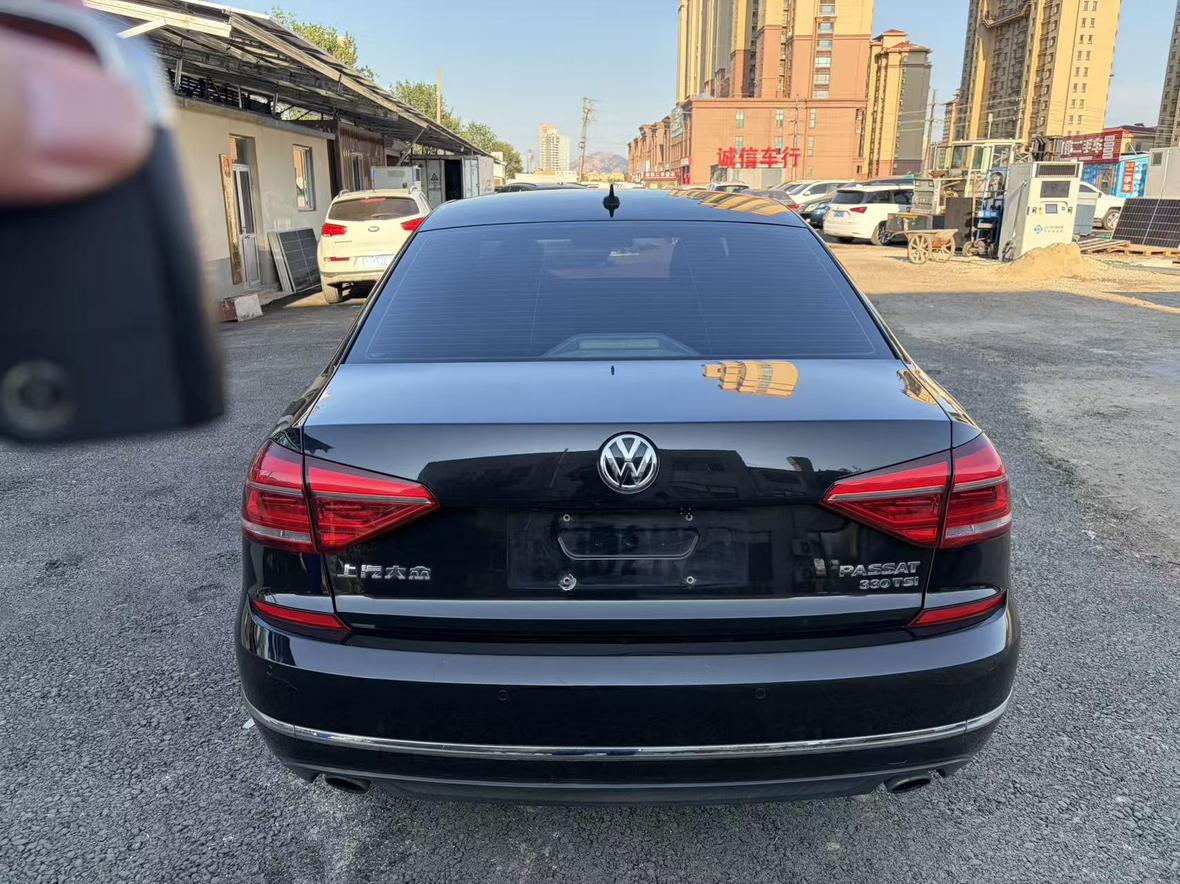 Volkswagen Passat (North America and China) 2017 thumb 3