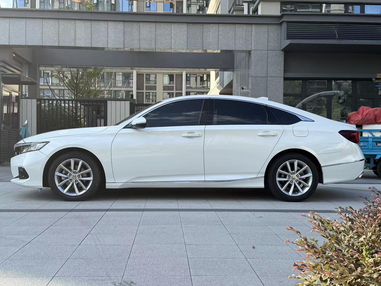 Honda Accord 2022 thumb 2