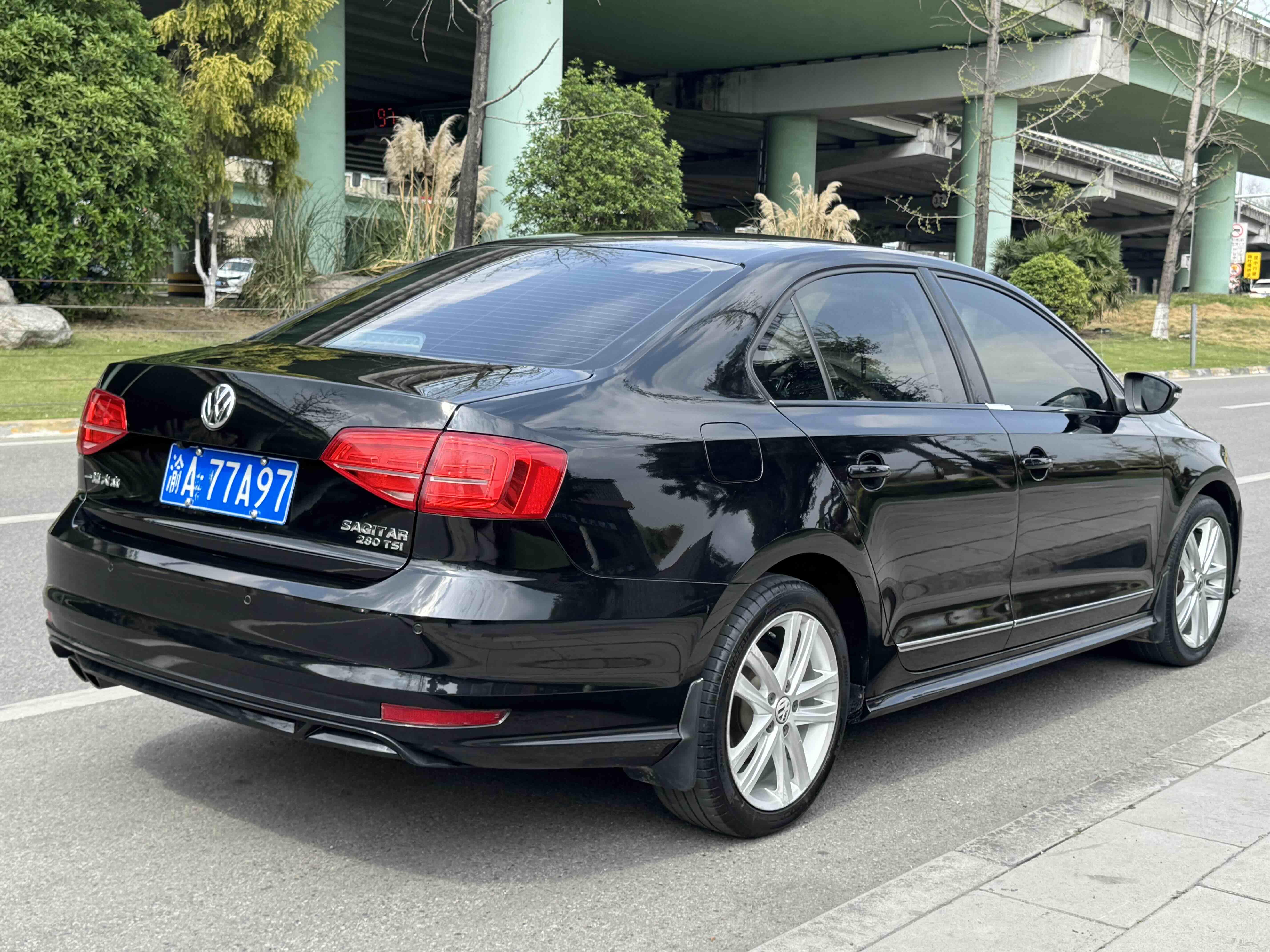 Volkswagen Sagitar 2018 thumb 4