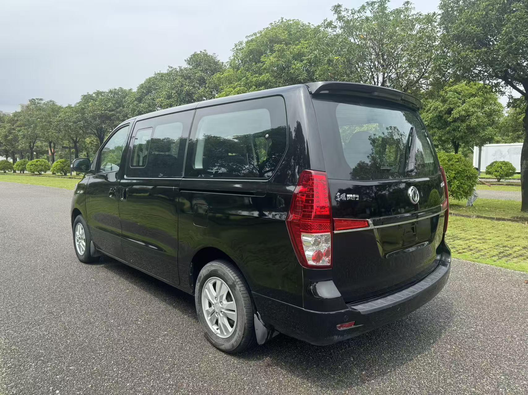 Dongfeng Fengxing M7 2018 thumb 3