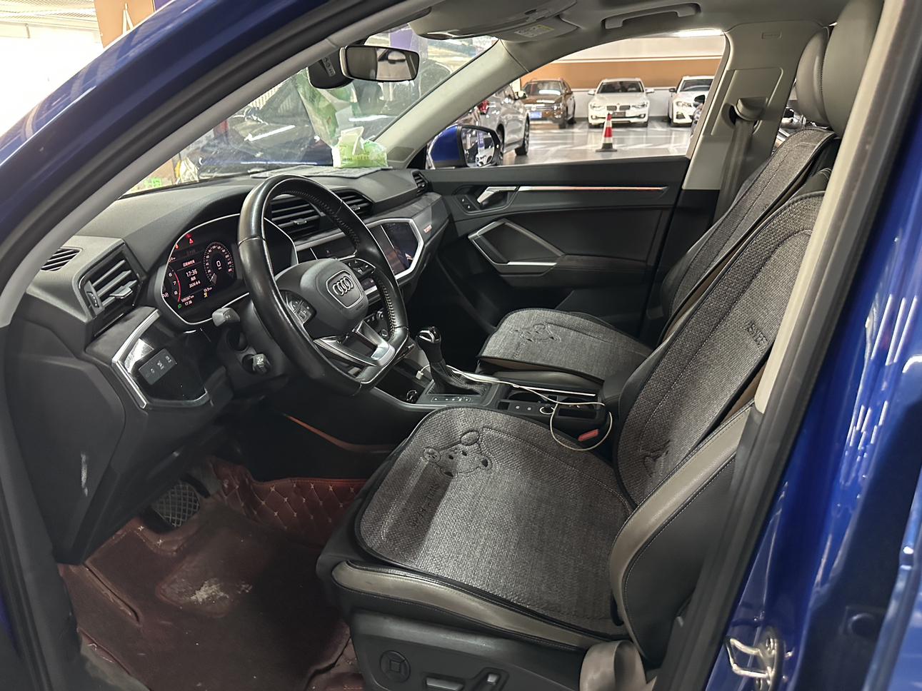 Audi Q3 2019 thumb 10