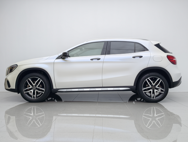 Mercedes-Benz GLA 2017 thumb 2