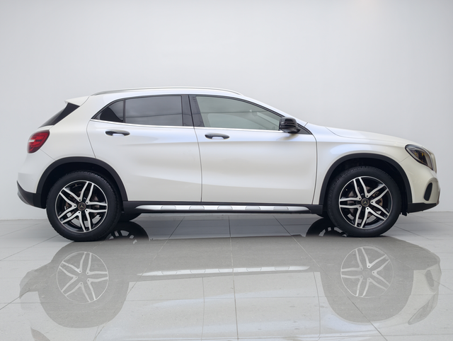 Mercedes-Benz GLA 2017 thumb 6