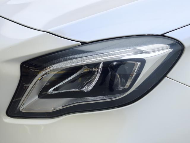 Mercedes-Benz GLA 2017 thumb 10