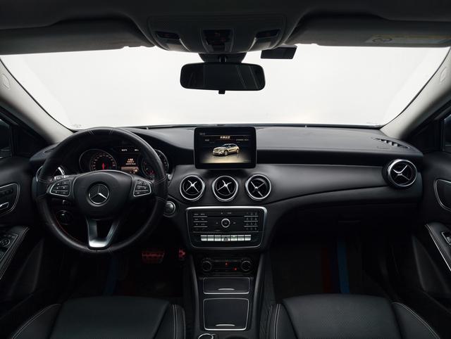 Mercedes-Benz GLA 2017 thumb 12