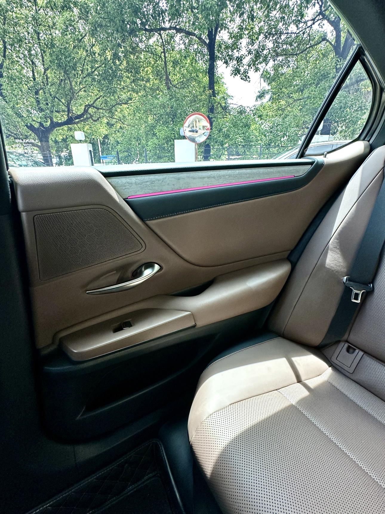 Lexus ES 2025 thumb 4