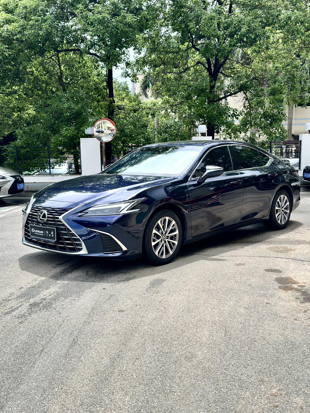Lexus ES 2025 thumb 9