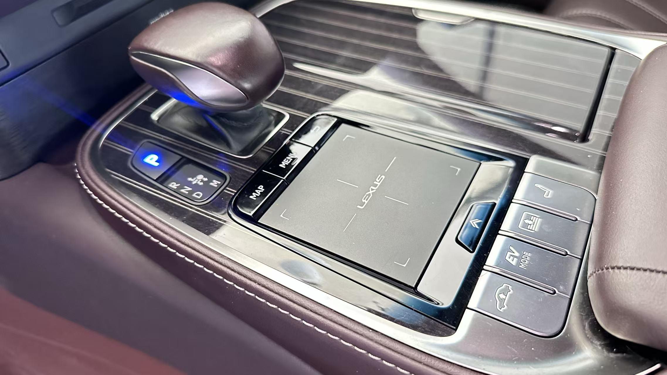 Lexus LS 2018 thumb 11