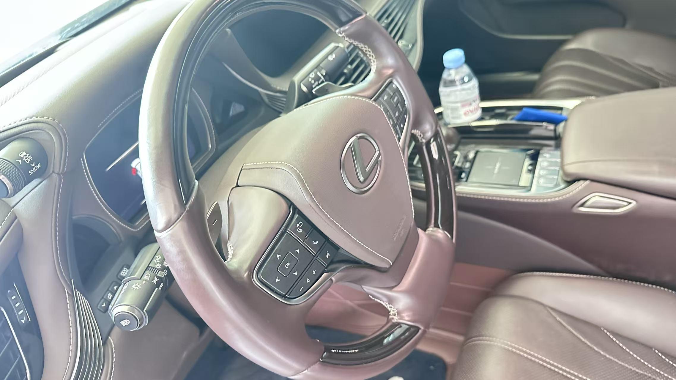 Lexus LS 2018 thumb 12