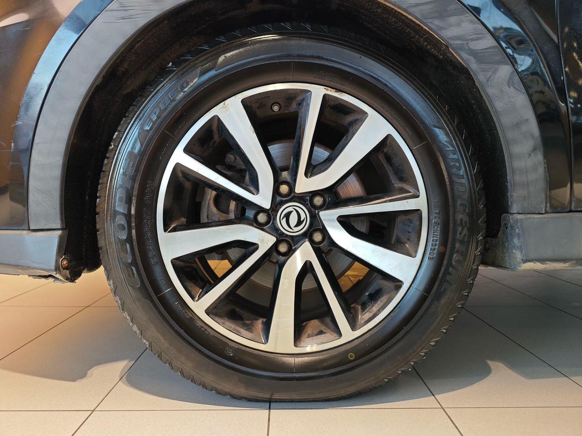 Dongfeng Fengon 580 2017 thumb 6