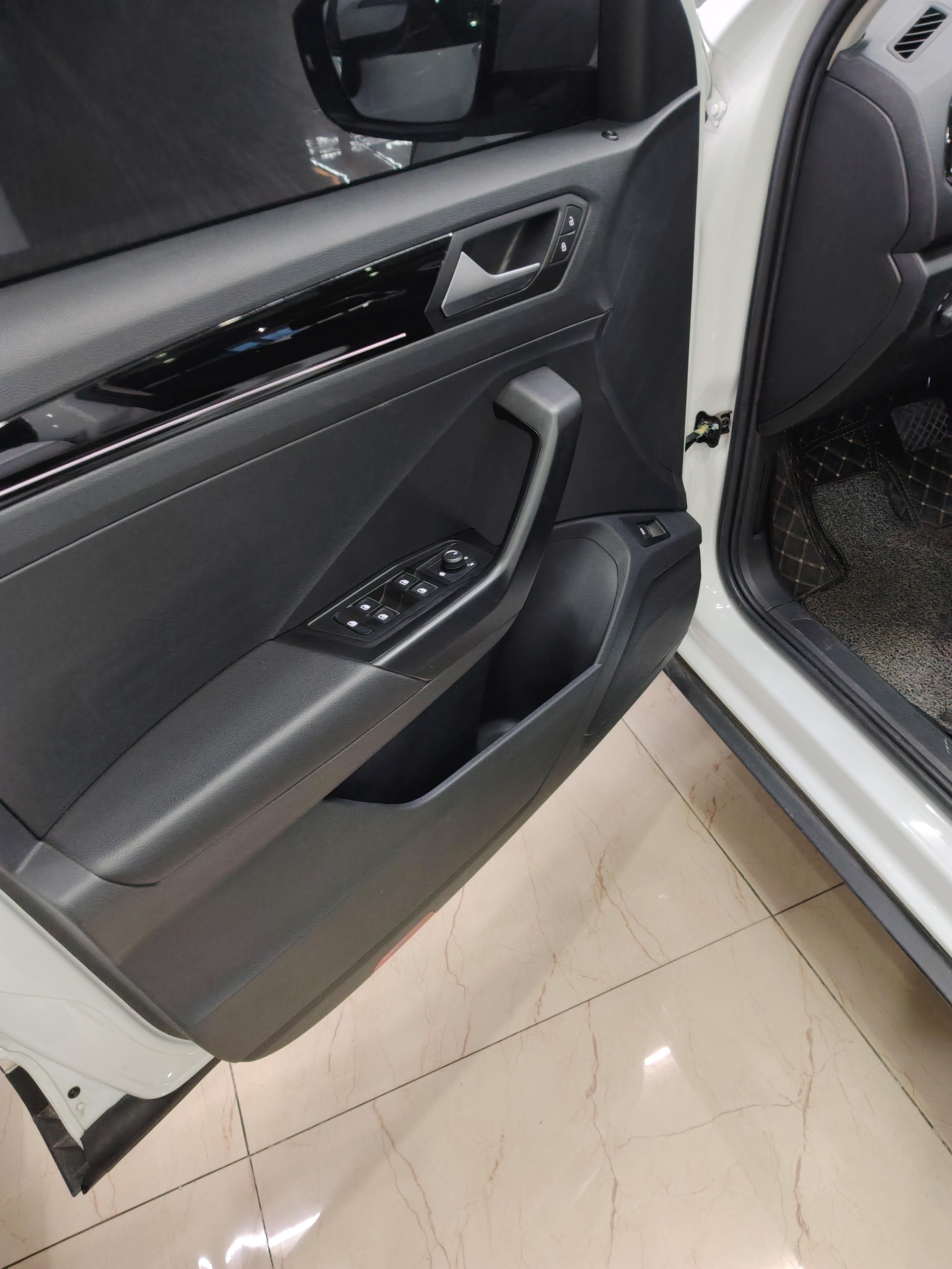 Volkswagen T-Roc 2022 thumb 8